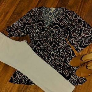 EUC The Zig Zag Stripe hobo vneck